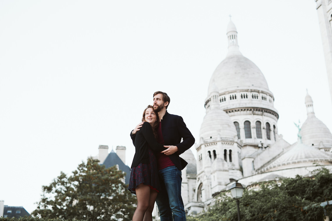 Photo de couple à Montmartre: une variété de décors pittoresques pour des clichés unique